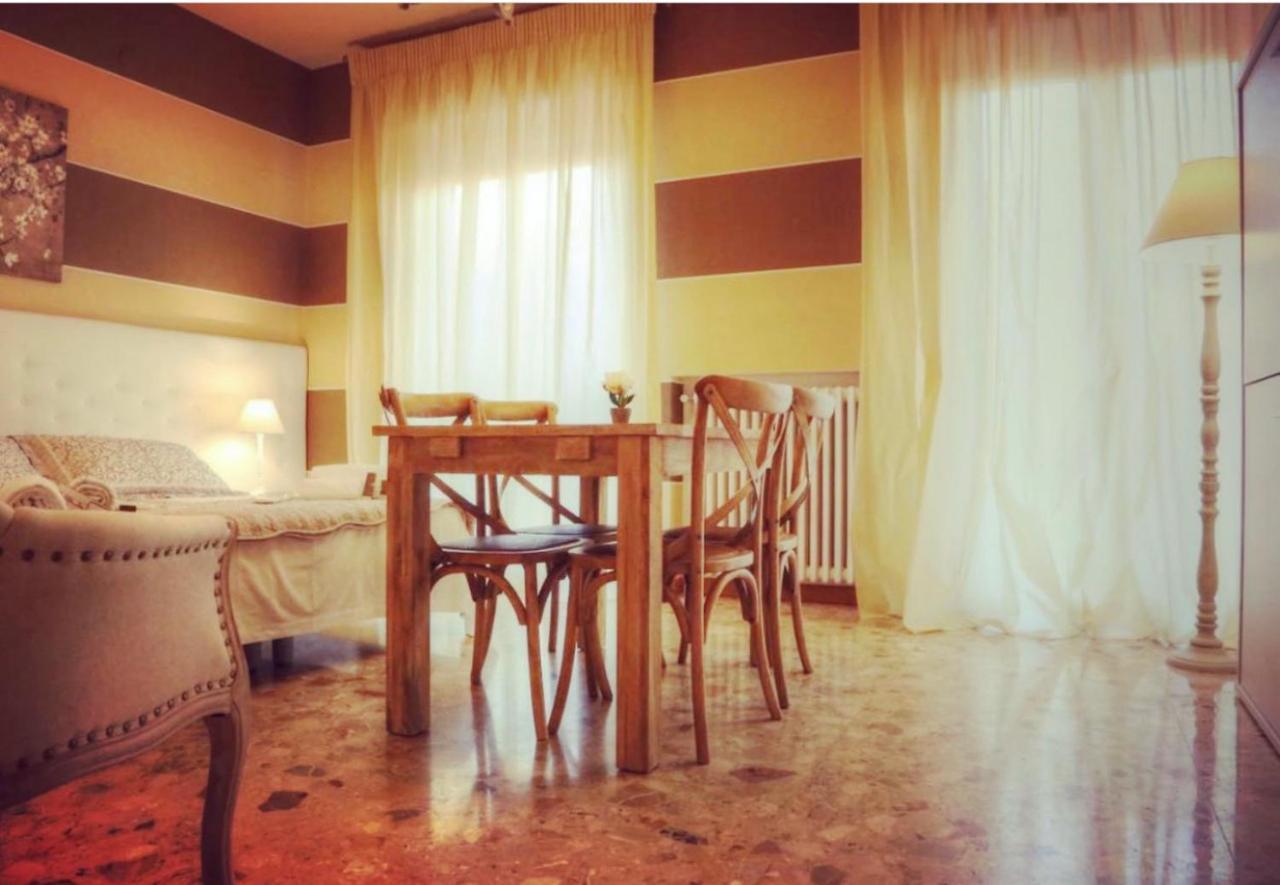 La Casetta Di Lina Rooms And Apartments Werona Zewnętrze zdjęcie