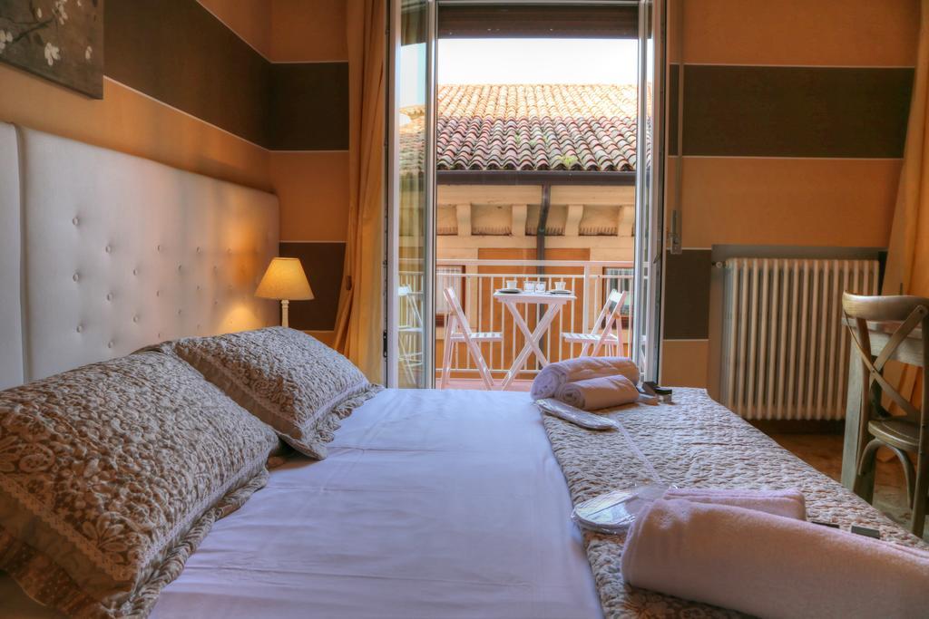 La Casetta Di Lina Rooms And Apartments Werona Zewnętrze zdjęcie