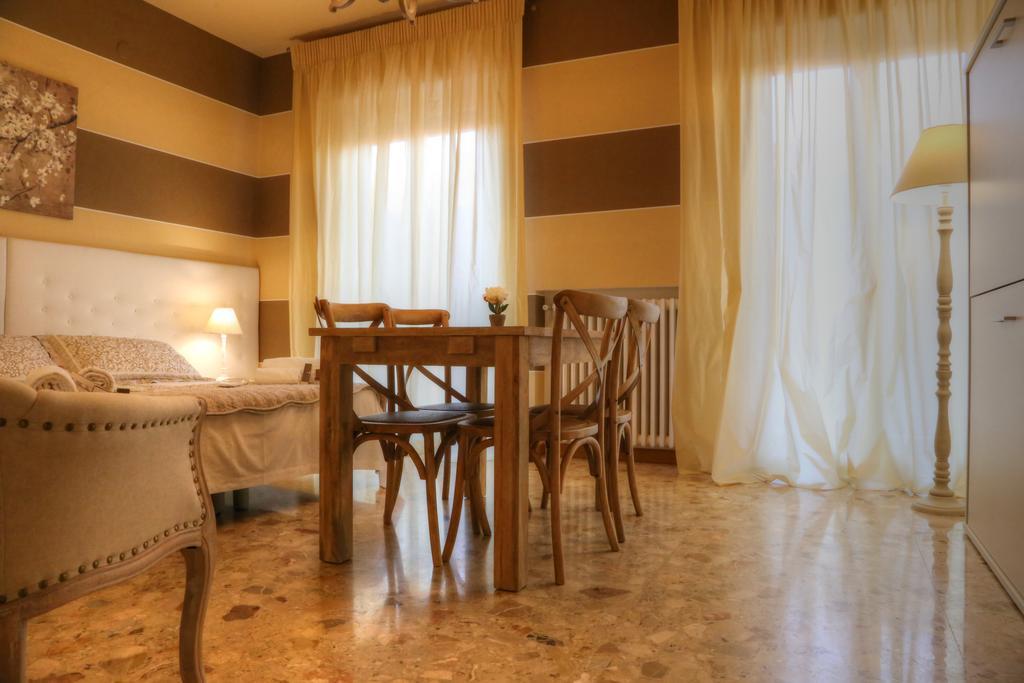La Casetta Di Lina Rooms And Apartments Werona Zewnętrze zdjęcie